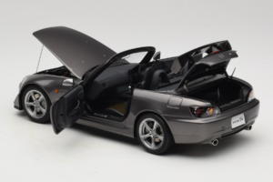 Honda S2000 AP2 Type S Moon Rock Metallic MotorHelix 1:18 M85111 Metall – Bild 6 von 9