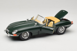 Jaguar E-Type Cabriolet Grün Bburago 1:18 3026 Metall – Bild 2 von 8