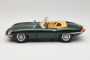 Jaguar E-Type Cabriolet Grün Bburago 1:18 3026 Metall – Bild 4 von 8