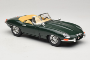 Jaguar E-Type Cabriolet Grün Bburago 1:18 3026 Metall – Bild 6 von 8