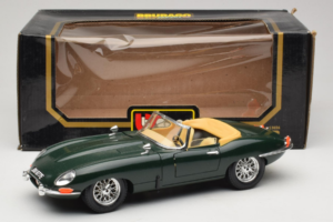 Jaguar E-Type Cabriolet Grün Bburago 1:18 3026 Metall – Bild 8 von 8