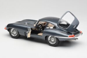 Jaguar E-Type Grau Bburago 1:18 30018 Metall – Bild 5 von 8
