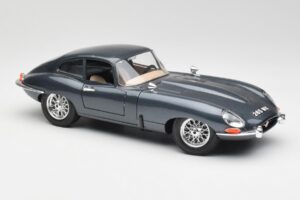 Jaguar E-Type Grau Bburago 1:18 30018 Metall – Bild 6 von 8