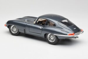 Jaguar E-Type Grau Bburago 1:18 30018 Metall – Bild 7 von 8