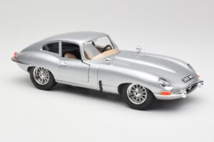 Jaguar E-Type Series 1 Silber Bburago 1:18 3018-M2 Metall – Bild 6 von 8