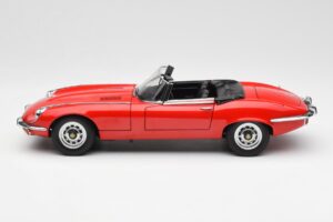 Jaguar E-Type Roadster Series III V12 Rot AUTOart 1:18 73523 Metall – Bild 4 von 8