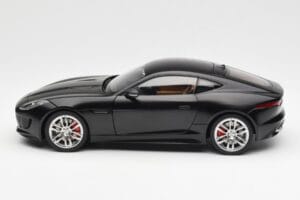 Jaguar F-Type R X152 Matt Schwarz AUTOart 1:18 73652 Komposit – Bild 4 von 8