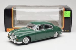 Jaguar Mark II British Racing Grün & Blau Innenraum Maisto 1:18 59001 Metall – Bild 8 von 8