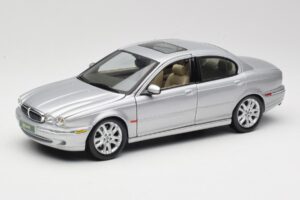 Jaguar X-Type Silber Maisto 1:18 7271328 Metall