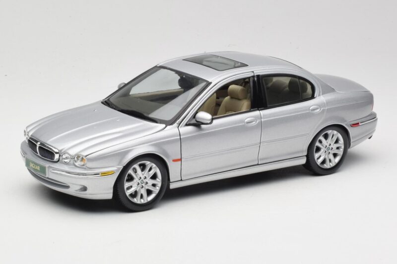 Jaguar X-Type Silber Maisto 1:18 7271328 Metall
