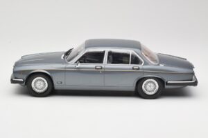 Jaguar XJ Series III Metallic Grey MCG 1:18 MCG18177 Metall – Bild 3 von 6