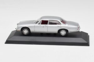 Jaguar XJ12 Series II Silber Minichamps 1:43 400130401 Metall