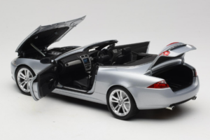 Jaguar XK X150 Cabriolet Silber Minichamps 1:18 153130533 Metall – Bild 5 von 8
