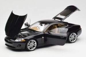 Jaguar XK-R X150 Midnight Schwarz AUTOart 1:18 73632 Metall – Bild 2 von 8