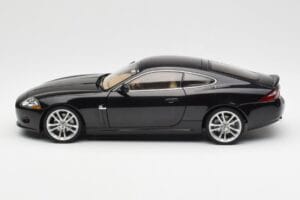 Jaguar XK-R X150 Midnight Schwarz AUTOart 1:18 73632 Metall – Bild 4 von 8