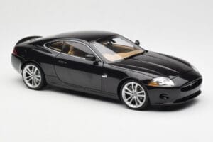 Jaguar XK-R X150 Midnight Schwarz AUTOart 1:18 73632 Metall – Bild 6 von 8