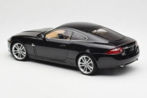 Jaguar XK-R X150 Midnight Schwarz AUTOart 1:18 73632 Metall – Bild 7 von 8