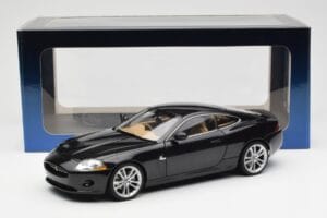 Jaguar XK-R X150 Midnight Schwarz AUTOart 1:18 73632 Metall – Bild 8 von 8