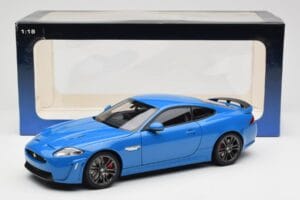 Jaguar XKR-S X150 French Racing Blau AUTOart 1:18 73641 Metall – Bild 8 von 8