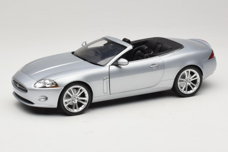 Jaguar XK X150 Cabriolet Silber Minichamps 1:18 150130531 Metall