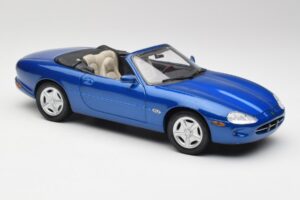 Jaguar XK8 X100 Cabriolet Azure Blau Maisto 1:18 50286 Metall – Bild 6 von 8