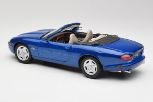 Jaguar XK8 X100 Cabriolet Azure Blau Maisto 1:18 50286 Metall – Bild 7 von 8