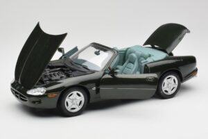 Jaguar XK8 X100 Cabriolet British Racing Grün Maisto 1:18 50285 Metall – Bild 2 von 8