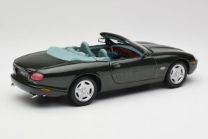 Jaguar XK8 X100 Cabriolet British Racing Grün Maisto 1:18 50285 Metall – Bild 3 von 8
