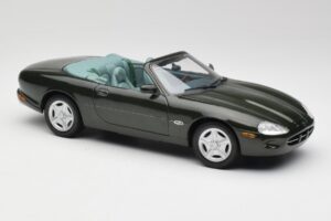 Jaguar XK8 X100 Cabriolet British Racing Grün Maisto 1:18 50285 Metall – Bild 6 von 8