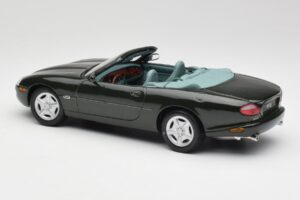 Jaguar XK8 X100 Cabriolet British Racing Grün Maisto 1:18 50285 Metall – Bild 7 von 8
