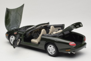 Jaguar XK8 Green Metallic Hellgrau Interieur Maisto 1:18 31836 Metall – Bild 5 von 8