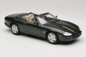 Jaguar XK8 Green Metallic Hellgrau Interieur Maisto 1:18 31836 Metall – Bild 6 von 8