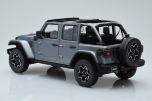 Jeep Wrangler 4xe Silber GT Spirit 1:18 GT419 Resin – Bild 5 von 6