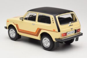 Lada Niva 2121 California Beige MCG 1:18 MCG18004 Metall – Bild 5 von 6
