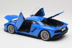 Lamborghini Aventador S LP740-4 Blue Nila AUTOart 1:18 79134 Metall – Bild 5 von 8