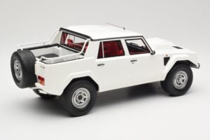 Lamborghini LM002 Weiss Kyosho 1:18 GTS18508W Resin – Bild 2 von 6