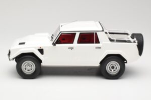 Lamborghini LM002 Weiss Kyosho 1:18 GTS18508W Resin – Bild 3 von 6