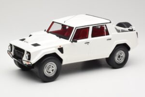 Lamborghini LM002 Weiss Kyosho 1:18 GTS18508W Resin