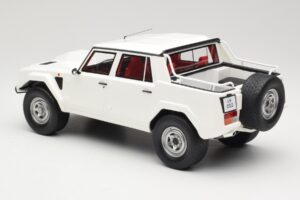 Lamborghini LM002 Weiss Kyosho 1:18 GTS18508W Resin – Bild 5 von 6