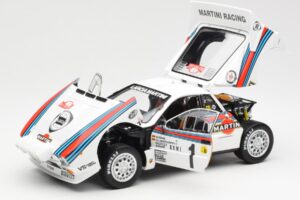 Lancia 037 Martini #1 W. Rohrl / C. Geistdorfer Winner Rally Monte Carlo 1983 Nacht-Version Kyosho 1:18 08306A Metall – Bild 2 von 8