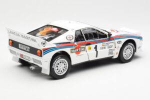 Lancia 037 Martini #1 W. Rohrl / C. Geistdorfer Winner Rally Monte Carlo 1983 Nacht-Version Kyosho 1:18 08306A Metall – Bild 3 von 8
