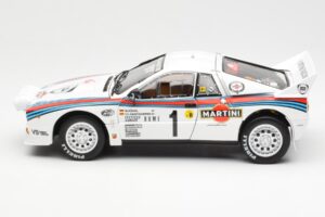 Lancia 037 Martini #1 W. Rohrl / C. Geistdorfer Winner Rally Monte Carlo 1983 Nacht-Version Kyosho 1:18 08306A Metall – Bild 4 von 8