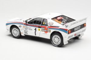 Lancia 037 Martini #1 W. Rohrl / C. Geistdorfer Winner Rally Monte Carlo 1983 Nacht-Version Kyosho 1:18 08306A Metall – Bild 7 von 8