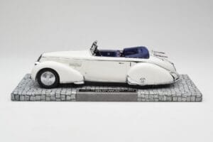 Lancia Astura Tipo 233 Corto Weiss Minichamps 1:18 107125330 Resin – Bild 3 von 6