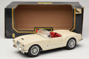 Lancia Aurelia B24 Spider Beige Bburago 1:18 3010-M2 Metall – Bild 8 von 8