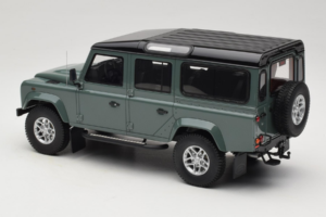 Land Rover Defender Station Wagon Keswick Green GT Spirit 1:18 GT527 Resin – Bild 5 von 6