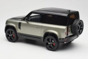 Land Rover Defender 90 HSE P400 L663 Pangea Green Metallic GT Spirit 1:18 GT517 Resin – Bild 5 von 6