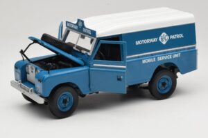 Land Rover Series III 109 Soft Top Motorway Patrol Blau Eagles Race 1:18 4403 Metall – Bild 2 von 8