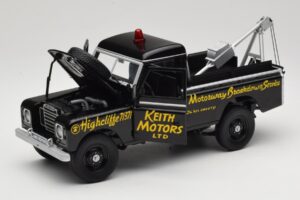 Land Rover Series III Bergungsfahrzeug Schwarz Universal Hobbies 1:18 4411 Metall – Bild 2 von 8