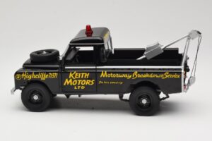 Land Rover Series III Bergungsfahrzeug Schwarz Universal Hobbies 1:18 4411 Metall – Bild 4 von 8